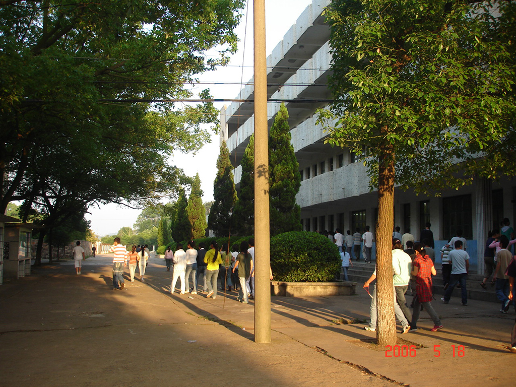 classroom008.JPG